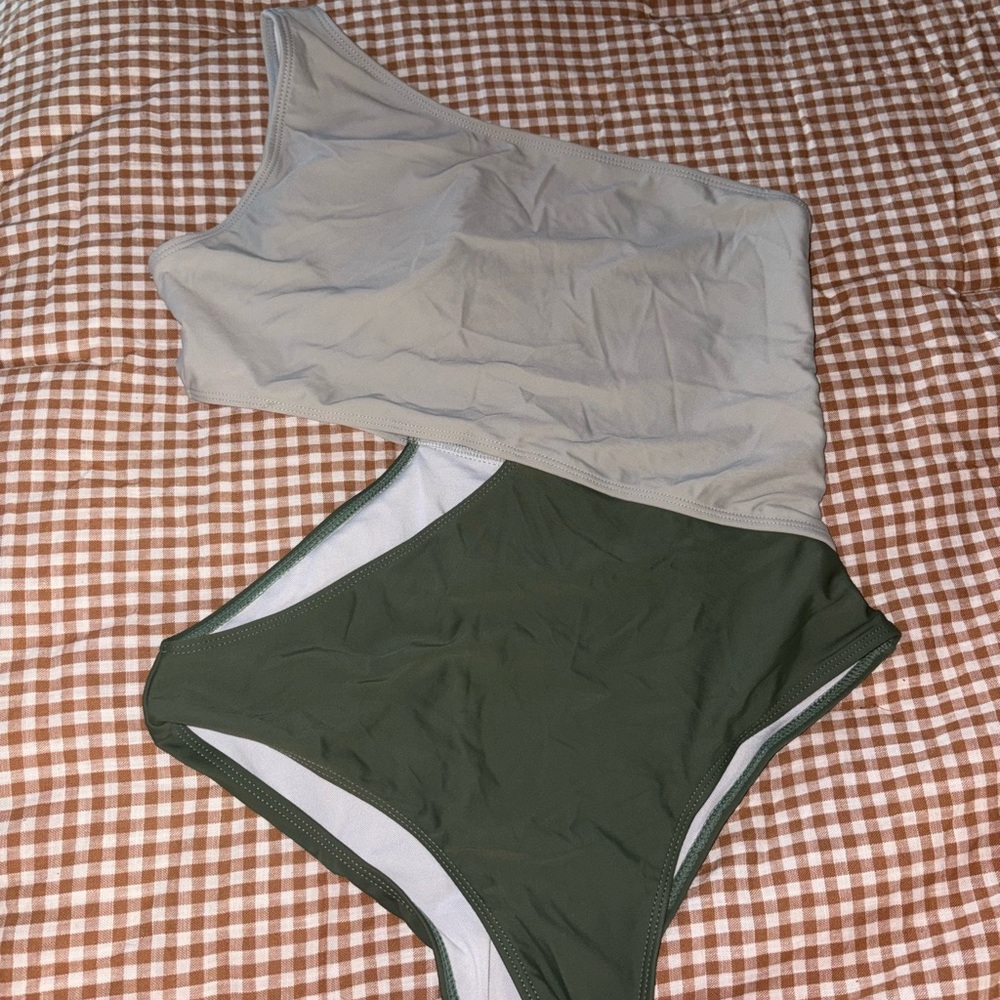 One-Shoulder Two-Tone Swimsuit